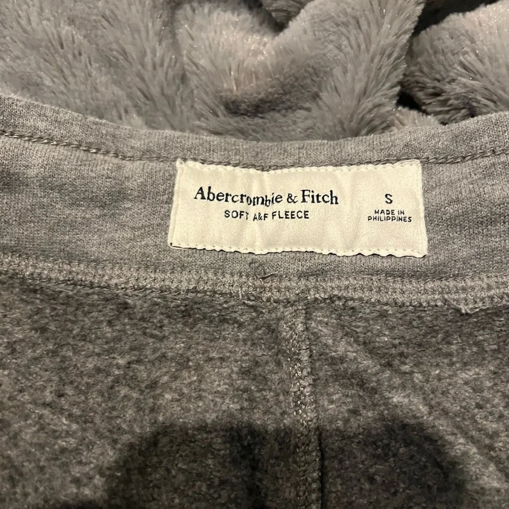 Abercrombie & Fitch Gray Fleece Sweat Shorts Size Small